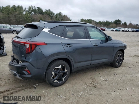 2024 Kia Seltos EX z VIN KNDERCAA2R7639280, wystawiony jako Copart lot #51121135 z przebiegiem 9 854 mil mil oraz Szkoda całkowita • Salvage title. Historia ofert i sprzedaży dostępna na DreamBid. Obrazek 3.