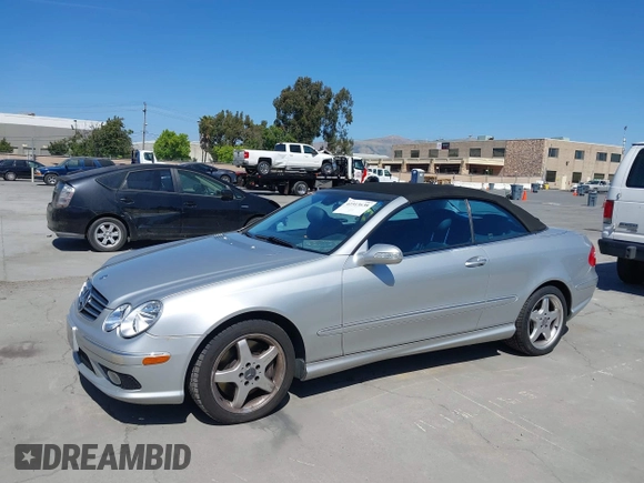 2004 Mercedes-Benz CLK 500 z VIN WDBTK75G24T009579, wystawiony jako IAAI lot #42313638 z przebiegiem 151 536 mil mil oraz . Historia ofert i sprzedaży dostępna na DreamBid. Obrazek 6.