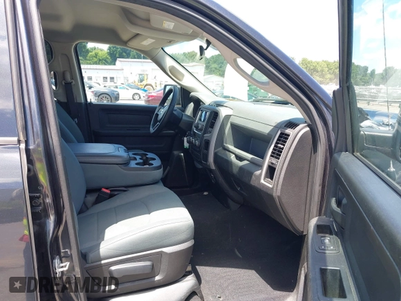 2016 Ram 1500 Express z VIN 1C6RR7FT1GS412473, wystawiony jako IAAI lot #42350678 z przebiegiem 136 325 mil mil oraz . Historia ofert i sprzedaży dostępna na DreamBid. Obrazek 5.