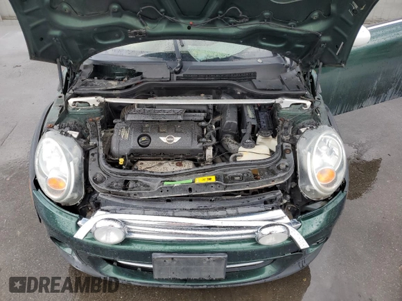 2011 MINI Hardtop z VIN WMWSU3C50BT182884, wystawiony jako Copart lot #56291255 z przebiegiem Nie podano mil oraz Szkoda całkowita • Salvage title. Historia ofert i sprzedaży dostępna na DreamBid. Obrazek 11.