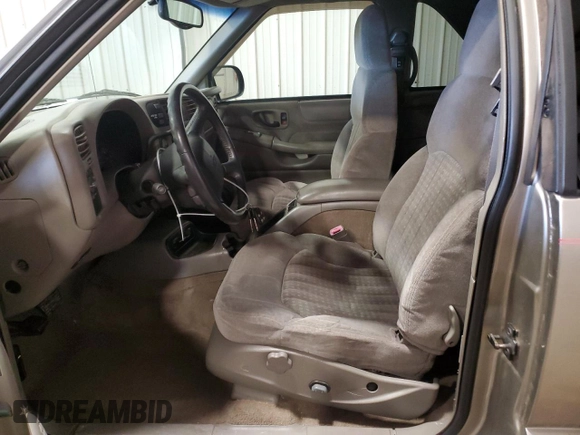 1999 Chevrolet Blazer LS with VIN 1GNCT18W8XK128169, listed as a Copart auction lot 44260965 with 104,790 mi miles and Salvage title. Bid and sale history available at DreamBid. Image 7.