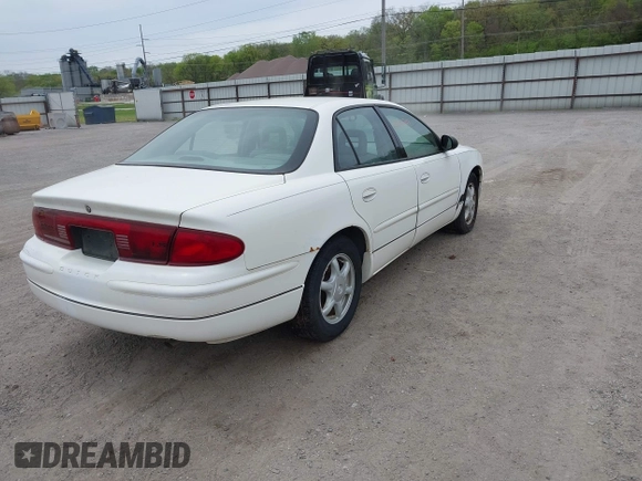 2004 Buick Regal LS with VIN 2G4WB52K941332654, listed as a IAAI auction lot 42106741 with 174,319 mi miles. Bid and sale history available at carsss.com. Image 4.