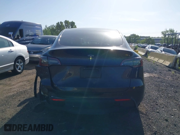 2024 Tesla Model Y z VIN 7SAYGDED8RF158878, wystawiony jako IAAI lot #42514586 z przebiegiem 18 594 mil mil oraz . Historia ofert i sprzedaży dostępna na DreamBid. Obrazek 16.