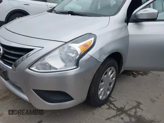 2016 Nissan Versa S z VIN 3N1CN7AP6GL868104, wystawiony jako IAAI lot #41820817 z przebiegiem 146 701 mil mil oraz . Historia ofert i sprzedaży dostępna na DreamBid. Obrazek 6.