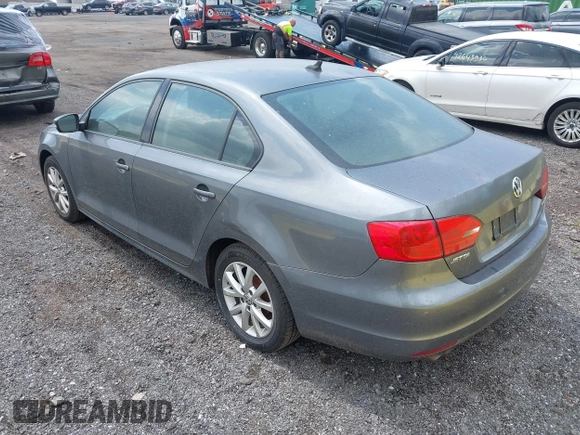 2011 Volkswagen Jetta SE с VIN 3VWDZ7AJ7BM350536, выставлен на аукционе IAAI как лот 42635071 с пробегом 214 919 миль миль и . История ставок и продаж доступна на DreamBid. Изображение 3.