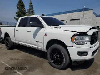 2021 Ram 2500 Big Horn z VIN 3C6UR5DL5MG633465, wystawiony jako Copart lot #47214265 z przebiegiem 73 693 mil mil oraz Szkoda całkowita • Salvage title. Historia ofert i sprzedaży dostępna na DreamBid. Obrazek 4.