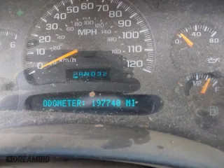 2004 Chevrolet Tahoe LT with VIN 1GNEK13T84J111012, listed as a IAAI auction lot 41662650 with 197,740 mi miles. Bid and sale history available at carsss.com. Image 7.