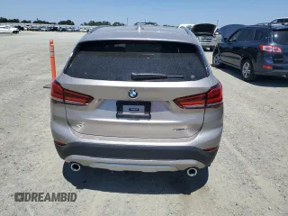 2022 BMW X1 xDrive28i z VIN WBXJG9C0XN5V40453, wystawiony jako Copart lot #56698705 z przebiegiem 31 091 mil mil oraz Szkoda całkowita • Salvage title. Historia ofert i sprzedaży dostępna na DreamBid. Obrazek 6.