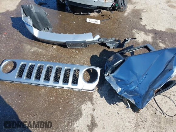 2014 Jeep Patriot Sport with VIN 1C4NJPBBXED859221, listed as a IAAI auction lot 39150084 with 105,102 mi miles. Bid and sale history available at carsss.com. Image 12.