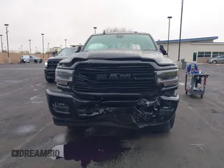 2022 Ram 2500 Laramie z VIN 3C6UR5FL2NG377414, wystawiony jako IAAI lot #41492443 z przebiegiem 100 477 mil mil oraz . Historia ofert i sprzedaży dostępna na DreamBid. Obrazek 13.