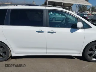 2016 Toyota Sienna SE с VIN 5TDXK3DC0GS702003, выставлен на аукционе IAAI как лот 41957604 с пробегом 41 409 миль миль и . История ставок и продаж доступна на DreamBid. Изображение 14.