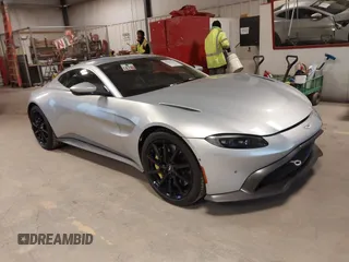 2020 Aston Martin Vantage z VIN SCFSMGAW3LGN02877, wystawiony jako IAAI lot #41941271 z przebiegiem 13 787 mil mil oraz . Historia ofert i sprzedaży dostępna na DreamBid. Obrazek 1.