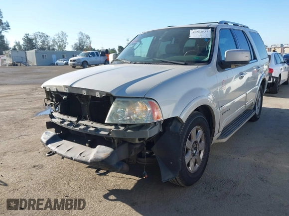 2004 Lincoln Navigator Luxury z VIN 5LMFU27R04LJ40304, wystawiony jako IAAI lot #42212537 z przebiegiem 157 014 mil mil oraz . Historia ofert i sprzedaży dostępna na DreamBid. Obrazek 2.