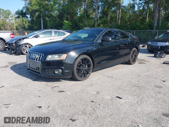 2009 Audi S5 z VIN WAURV78T99A036807, wystawiony jako IAAI lot #42352152 z przebiegiem 122 196 mil mil oraz . Historia ofert i sprzedaży dostępna na DreamBid. Obrazek 2.