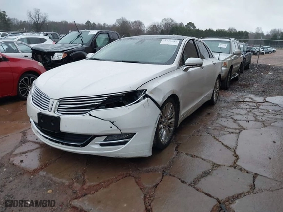 2013 Lincoln MKZ with VIN 3LN6L2GK9DR803573, listed as a IAAI auction lot 41726587 with 177,702 mi miles. Bid and sale history available at carsss.com. Image 2.