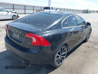 2016 Volvo S60 T5 Drive-E Premier z VIN YV126MFK5G1398229, wystawiony jako IAAI lot #42039229 z przebiegiem 99 604 mil mil oraz . Historia ofert i sprzedaży dostępna na DreamBid. Obrazek 4.