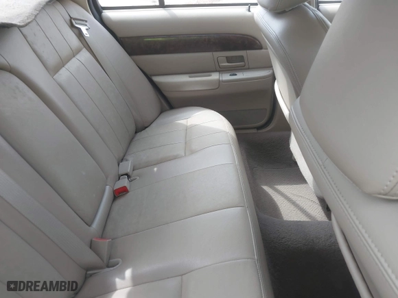 2004 Mercury Grand Marquis LS Premium with VIN 2MEFM75W14X649140, listed as a IAAI auction lot 42095663 with 88,896 mi miles. Bid and sale history available at carsss.com. Image 8.