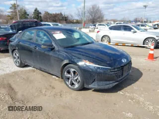 2023 Hyundai Elantra SEL z VIN KMHLS4AG1PU604505, wystawiony jako IAAI lot #41685600 z przebiegiem 11 989 mil mil oraz . Historia ofert i sprzedaży dostępna na DreamBid. Obrazek 1.
