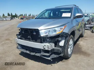 2016 Toyota Highlander LE Plus z VIN 5TDZKRFH2GS149519, wystawiony jako IAAI lot #42346714 z przebiegiem 76 682 mil mil oraz . Historia ofert i sprzedaży dostępna na DreamBid. Obrazek 23.