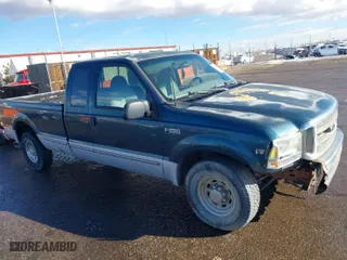 1999 Ford Super Duty F-250 XL with VIN 1FTNX20F8XEA11326, listed as a IAAI auction lot 41054483 with 441,439 mi miles. Bid and sale history available at carsss.com. Image 1.