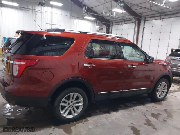 2014 Ford Explorer XLT with VIN 1FM5K8D89EGA17579, listed as a IAAI auction lot 40903918 with 127,780 mi miles. Bid and sale history available at carsss.com. Image 13.