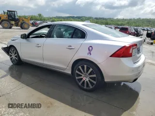 2017 Volvo S60 Inscription Platinum z VIN LYV402HMXHB129950, wystawiony jako Copart lot #54382365 z przebiegiem 92 868 mil mil oraz Szkoda całkowita • Salvage title. Historia ofert i sprzedaży dostępna na DreamBid. Obrazek 2.
