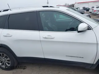 2020 Jeep Cherokee Latitude Plus with VIN 1C4PJLLB3LD543821, listed as a IAAI auction lot 41290132 with 130,137 mi miles. Bid and sale history available at carsss.com. Image 14.