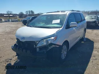 2015 Toyota Sienna XLE with VIN 5TDYK3DC7FS661582, listed as a IAAI auction lot 41688972 with 145,953 mi miles. Bid and sale history available at carsss.com. Image 19.