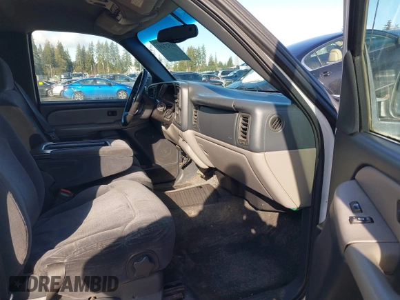 2000 Chevrolet Suburban LT with VIN 3GNGK26U9YG200551, listed as a IAAI auction lot 41527081 with 269,980 mi miles. Bid and sale history available at carsss.com. Image 5.