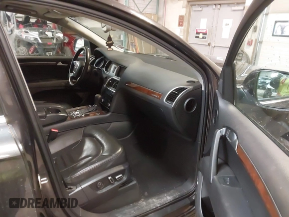 2010 Audi Q7 3.6L Premium Plus with VIN WA1LYAFE4AD001607, listed as a IAAI auction lot 41587352 with 170,180 mi miles. Bid and sale history available at carsss.com. Image 5.