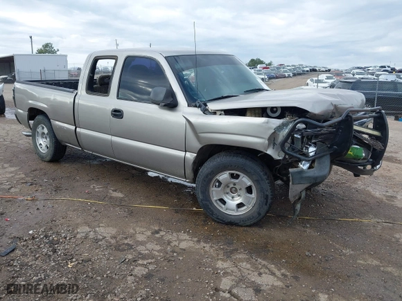 2000 Chevrolet Silverado 1500 LT with VIN 1GCEK19T8YE189692, listed as a IAAI auction lot 41523976 with 165,695 mi miles. Bid and sale history available at carsss.com. Image 1.