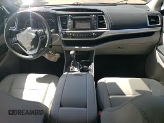 2019 Toyota Highlander LE z VIN 5TDZZRFH5KS360833, wystawiony jako Copart lot #52338595 z przebiegiem 34 386 mil mil oraz Szkoda całkowita • Salvage title. Historia ofert i sprzedaży dostępna na DreamBid. Obrazek 8.