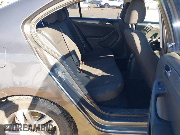 2015 Volkswagen Jetta Sedan 2.0L TDI SEL with VIN 3VWLA7AJ4FM233246, listed as a IAAI auction lot 41692861 with 181,623 mi miles. Bid and sale history available at carsss.com. Image 8.