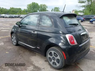 2015 FIAT 500e z VIN 3C3CFFGE4FT689654, wystawiony jako IAAI lot #42199588 z przebiegiem 20 681 mil mil oraz . Historia ofert i sprzedaży dostępna na DreamBid. Obrazek 3.