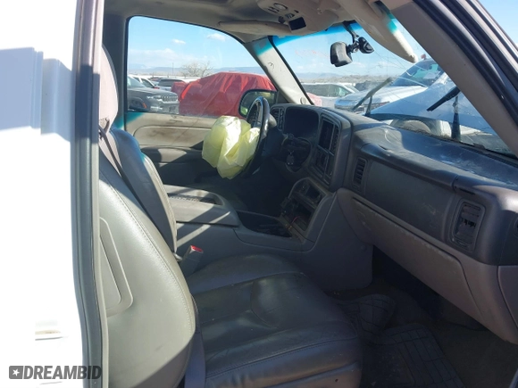 2006 Chevrolet Avalanche Z71 with VIN 3GNEK12ZX6G116304, listed as a IAAI auction lot 41493513 with 176,102 mi miles. Bid and sale history available at carsss.com. Image 5.