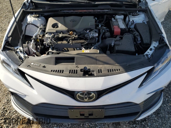 2024 Toyota Camry LE z VIN 4T1C11AK1RU257623, wystawiony jako Copart lot #50471135 z przebiegiem 8 055 mil mil oraz Szkoda całkowita • Salvage title. Historia ofert i sprzedaży dostępna na DreamBid. Obrazek 13.
