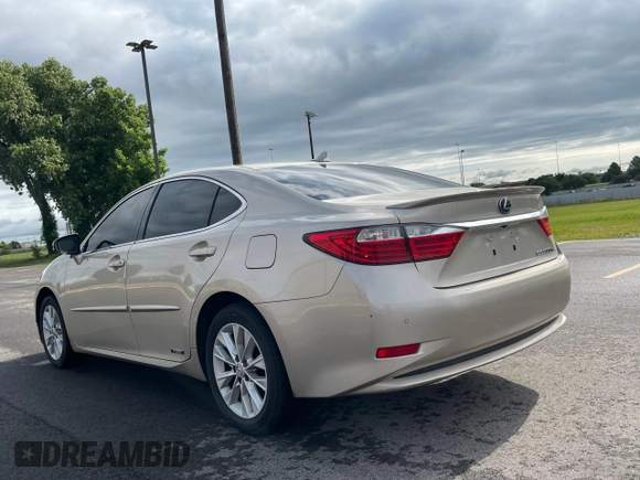 2013 Lexus ES 300h with VIN JTHBW1GGXD2031734, listed as a Copart auction lot 59107325 with 230,929 mi miles and Clean title. Bid and sale history available at DreamBid. Image 3.