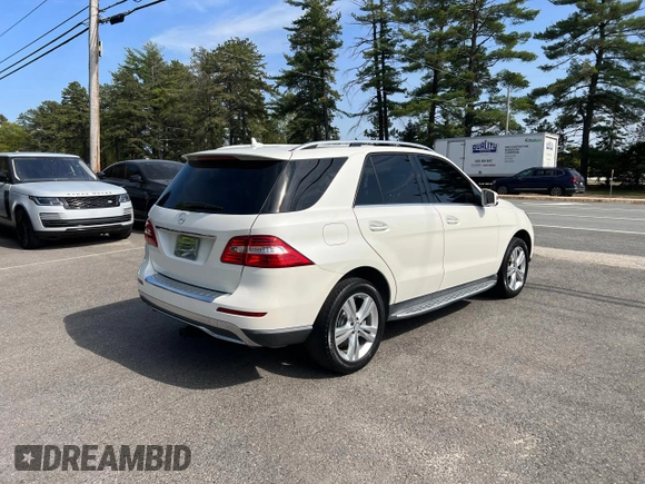 2013 Mercedes-Benz M 350 z VIN 4JGDA2EB9DA148518, wystawiony jako Copart lot #57175705 z przebiegiem 174 131 mil mil oraz Czysty tytuł • Clean title. Historia ofert i sprzedaży dostępna na DreamBid. Obrazek 4.