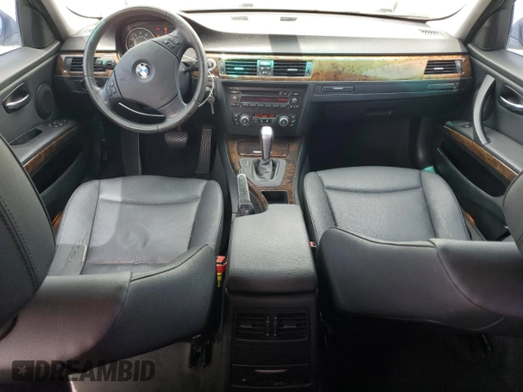 2008 BMW 3 Series 328i z VIN WBAVC53568FZ87064, wystawiony jako Copart lot #56761755 z przebiegiem 197 539 mil mil oraz Szkoda całkowita • Salvage title. Historia ofert i sprzedaży dostępna na DreamBid. Obrazek 8.