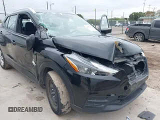 2019 Nissan Kicks SV with VIN 3N1CP5CU8KL533193, listed as a IAAI auction lot 40971451 with 42,381 mi miles. Bid and sale history available at carsss.com. Image 6.