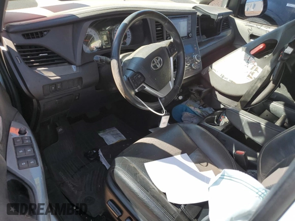 2019 Toyota Sienna SE z VIN 5TDXZ3DCXKS965992, wystawiony jako Copart lot #48266905 z przebiegiem 133 395 mil mil oraz Szkoda całkowita • Salvage title. Historia ofert i sprzedaży dostępna na DreamBid. Obrazek 8.