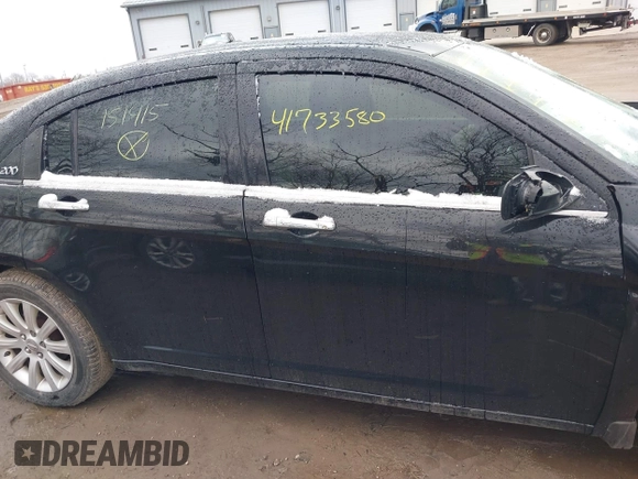 2014 Chrysler 200 Limited with VIN 1C3CCBCG4EN151415, listed as a IAAI auction lot 41733580 with 163,742 mi miles. Bid and sale history available at carsss.com. Image 13.