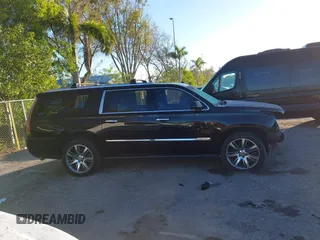 2015 Cadillac Escalade ESV Premium z VIN 1GYS4JKJXFR291842, wystawiony jako IAAI lot #41235490 z przebiegiem 115 037 mil mil oraz . Historia ofert i sprzedaży dostępna na DreamBid. Obrazek 14.