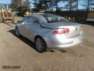 2010 Volkswagen Eos Komfort with VIN WVWBA7AH1AV023634, listed as a IAAI auction lot 40635291 with 42,152 mi miles. Bid and sale history available at carsss.com. Image 3.