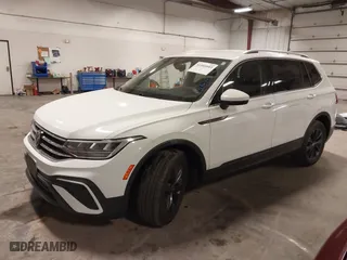 2022 Volkswagen Tiguan SE with VIN 3VV2B7AX4NM077645, listed as a IAAI auction lot 41441603 with 31,782 mi miles. Bid and sale history available at carsss.com. Image 2.