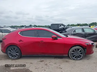 2019 Mazda 3 z VIN JM1BPAJM7K1133105, wystawiony jako IAAI lot #42473214 z przebiegiem 47 751 mil mil oraz . Historia ofert i sprzedaży dostępna na DreamBid. Obrazek 14.