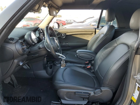 2019 MINI Convertible Cooper с VIN WMWWG5C5XK3F79624, выставлен на аукционе Copart как лот 42047405 с пробегом 52 977 миль миль и Списание • Salvage title. История ставок и продаж доступна на DreamBid. Изображение 7.