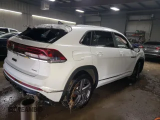 2024 Volkswagen Atlas SEL R-Line with VIN 1V2AE2CAXRC233383, listed as a Copart auction lot 51813245 with 3,333 mi miles and Salvage title. Bid and sale history available at DreamBid. Image 3.