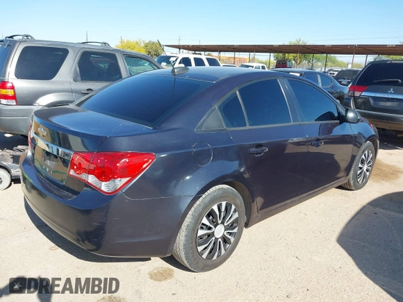 2015 Chevrolet Cruze LS z VIN 1G1PA5SG9F7251966, wystawiony jako IAAI lot #41959172 z przebiegiem 162 808 mil mil oraz . Historia ofert i sprzedaży dostępna na DreamBid. Obrazek 4.