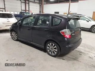 2013 Honda Fit Sport z VIN JHMGE8H56DC019556, wystawiony jako IAAI lot #41140755 z przebiegiem Nie podano mil oraz . Historia ofert i sprzedaży dostępna na DreamBid. Obrazek 3.